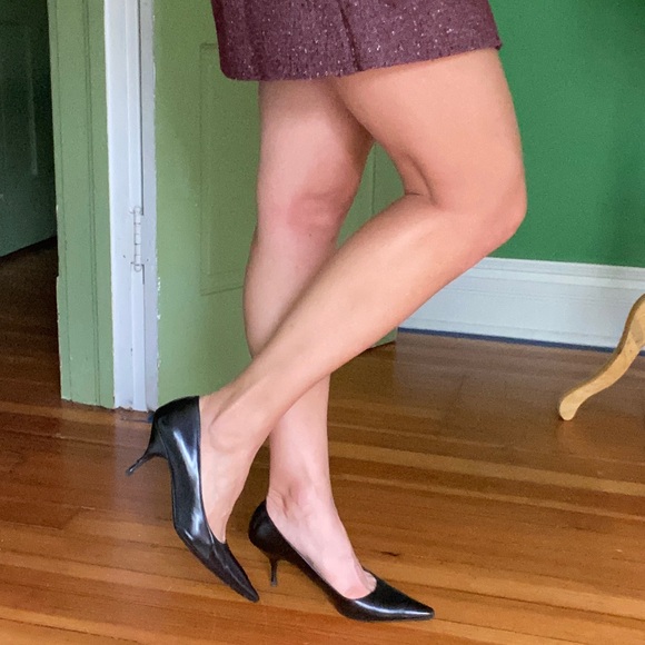 Prada Shoes - Y2K Vintage Prada pointed toe black leather pumps
Heels